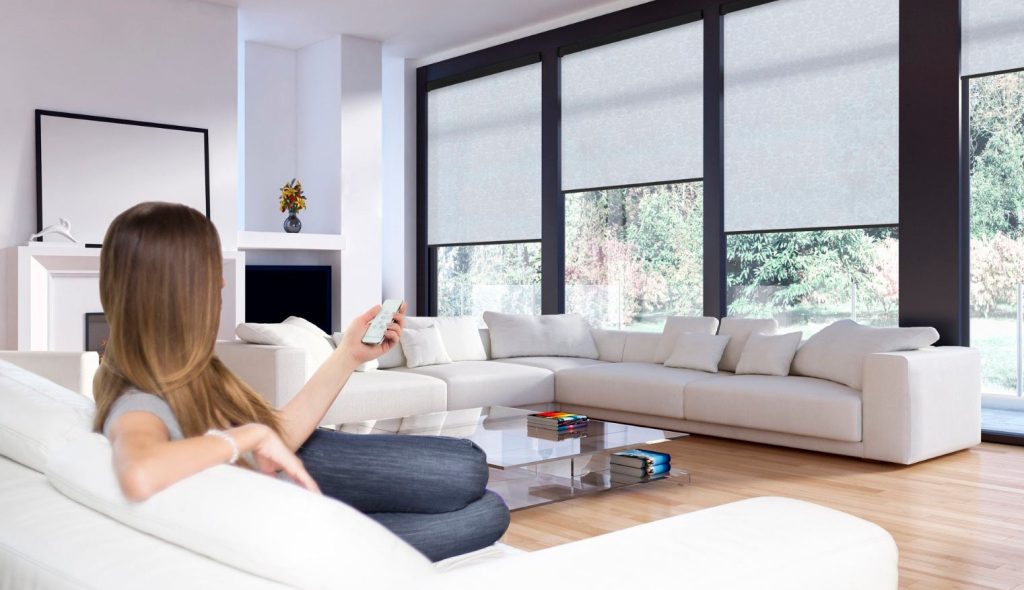 автоматические рулонные шторы